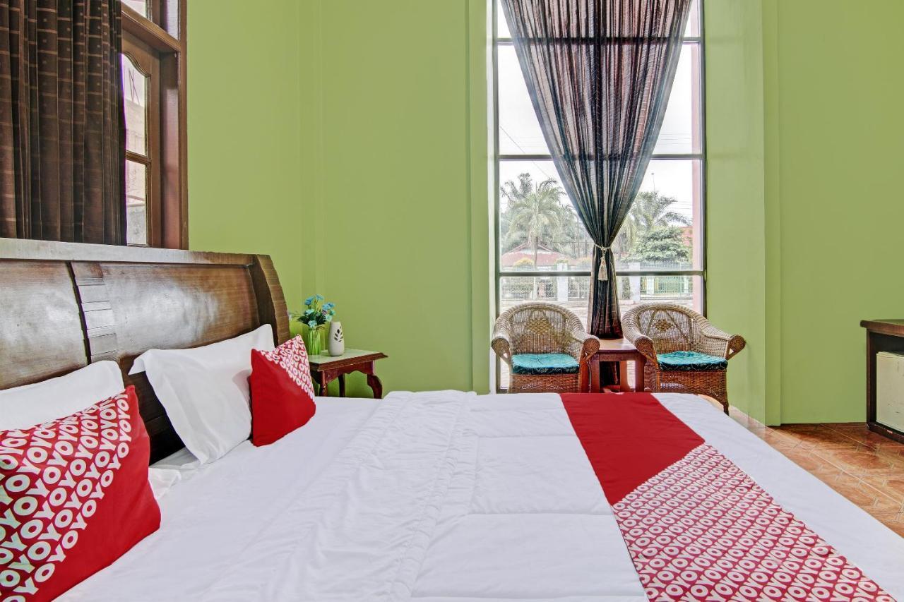 Oyo 92551 Netra Hotel Ujunbatu ภายนอก รูปภาพ