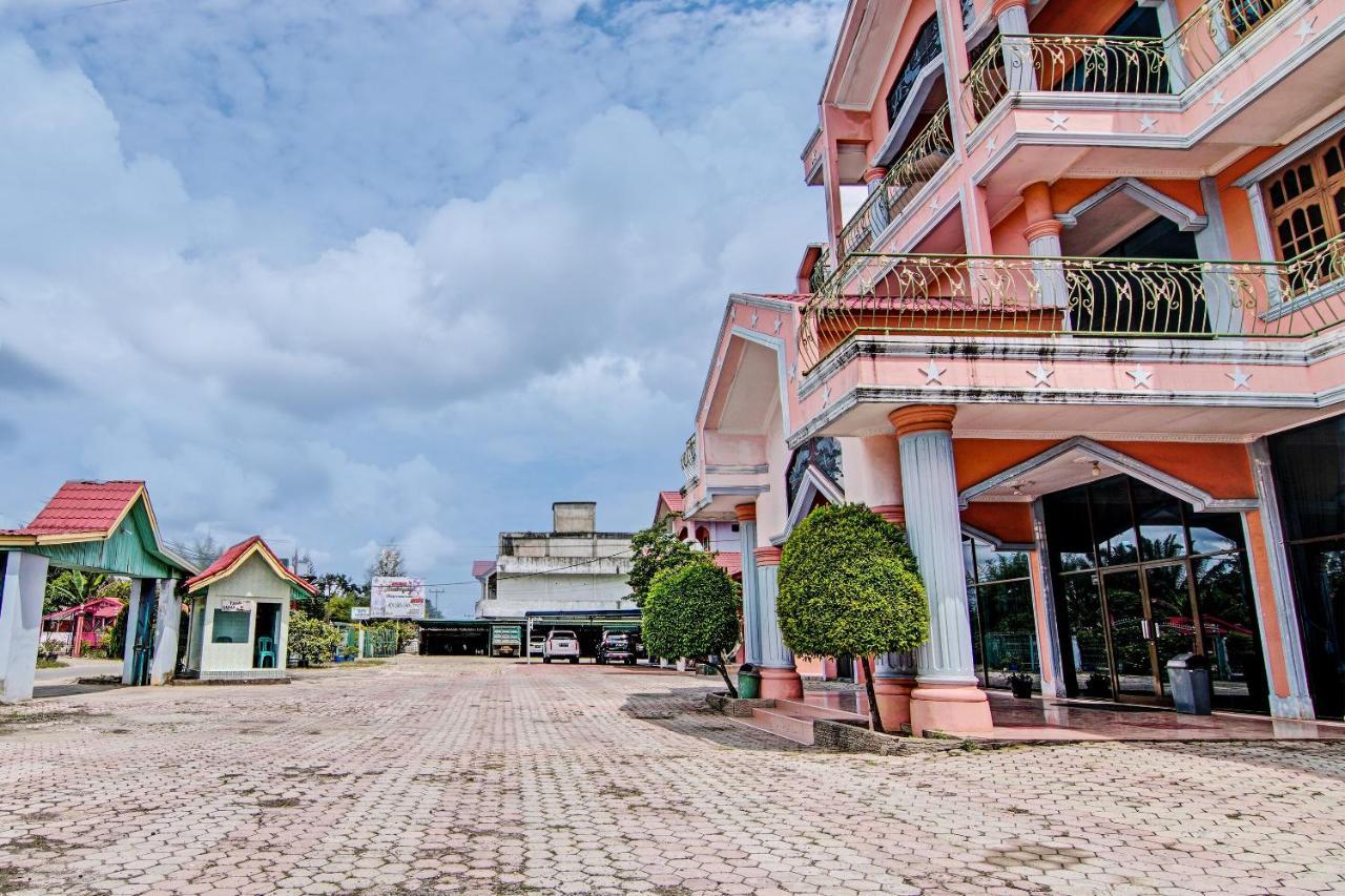 Oyo 92551 Netra Hotel Ujunbatu ภายนอก รูปภาพ