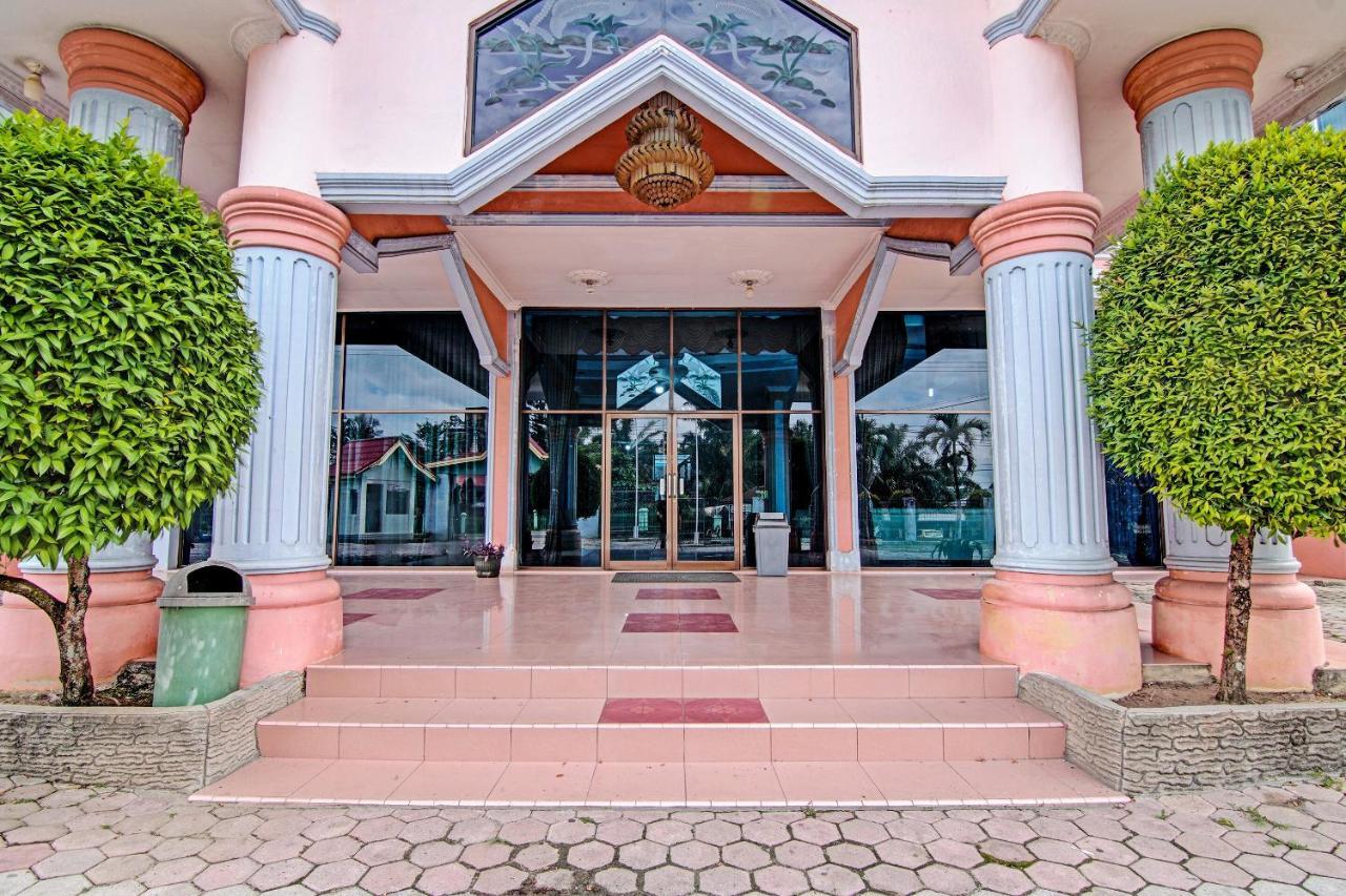 Oyo 92551 Netra Hotel Ujunbatu ภายนอก รูปภาพ