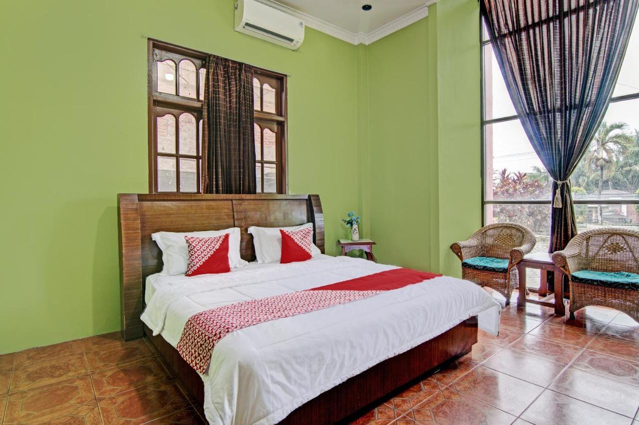 Oyo 92551 Netra Hotel Ujunbatu ภายนอก รูปภาพ