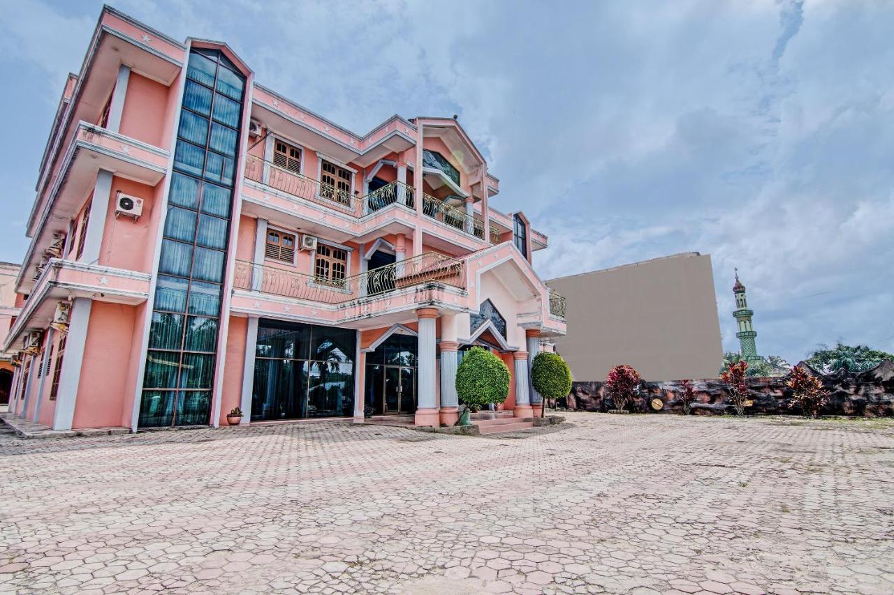 Oyo 92551 Netra Hotel Ujunbatu ภายนอก รูปภาพ