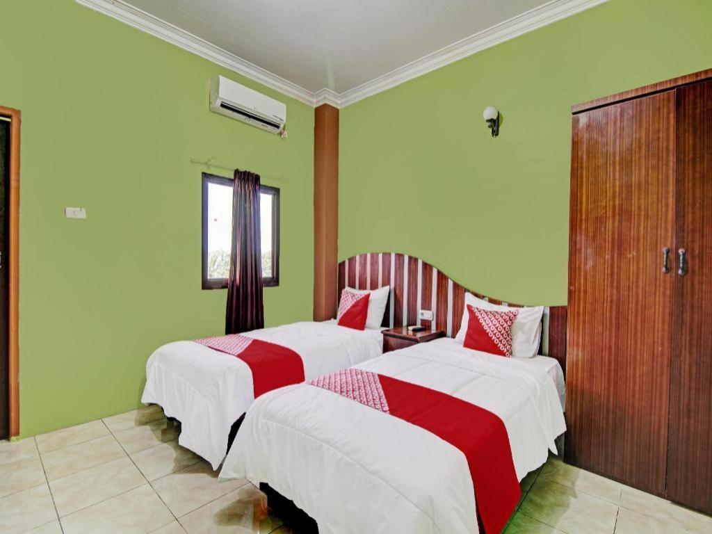 Oyo 92551 Netra Hotel Ujunbatu ภายนอก รูปภาพ