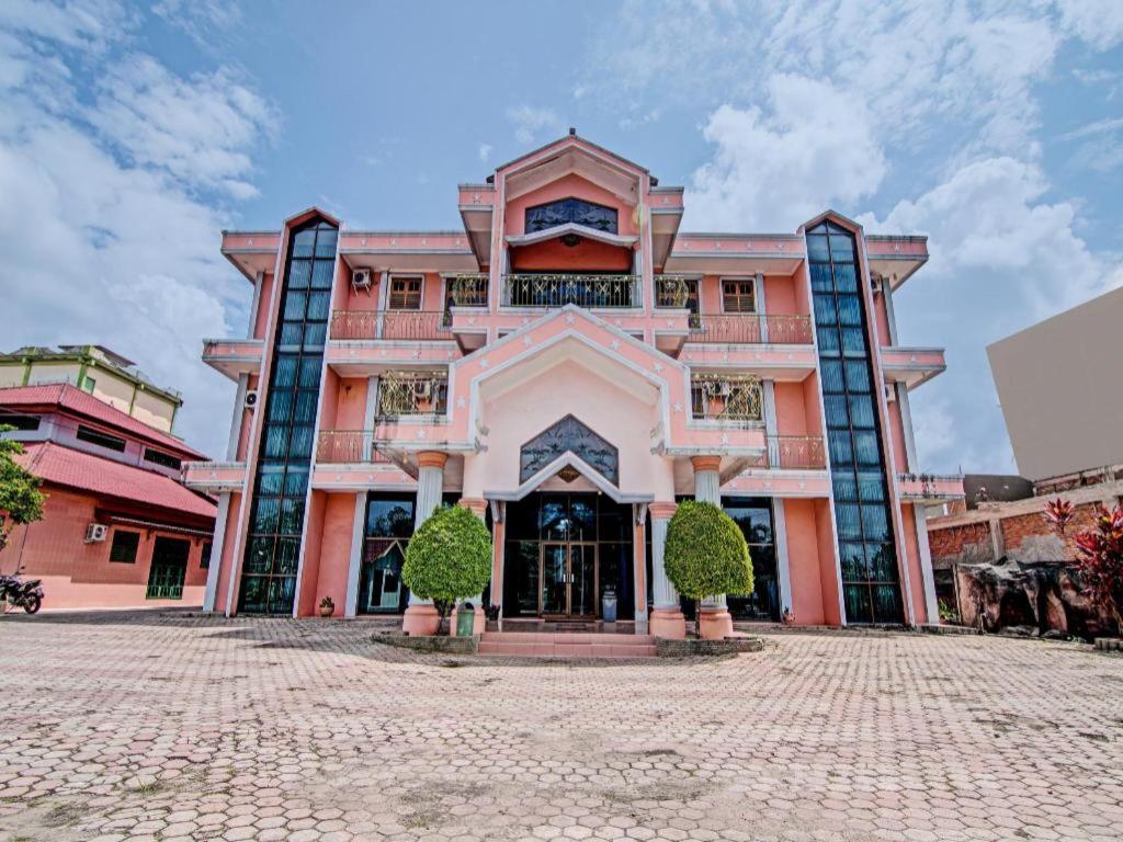 Oyo 92551 Netra Hotel Ujunbatu ภายนอก รูปภาพ