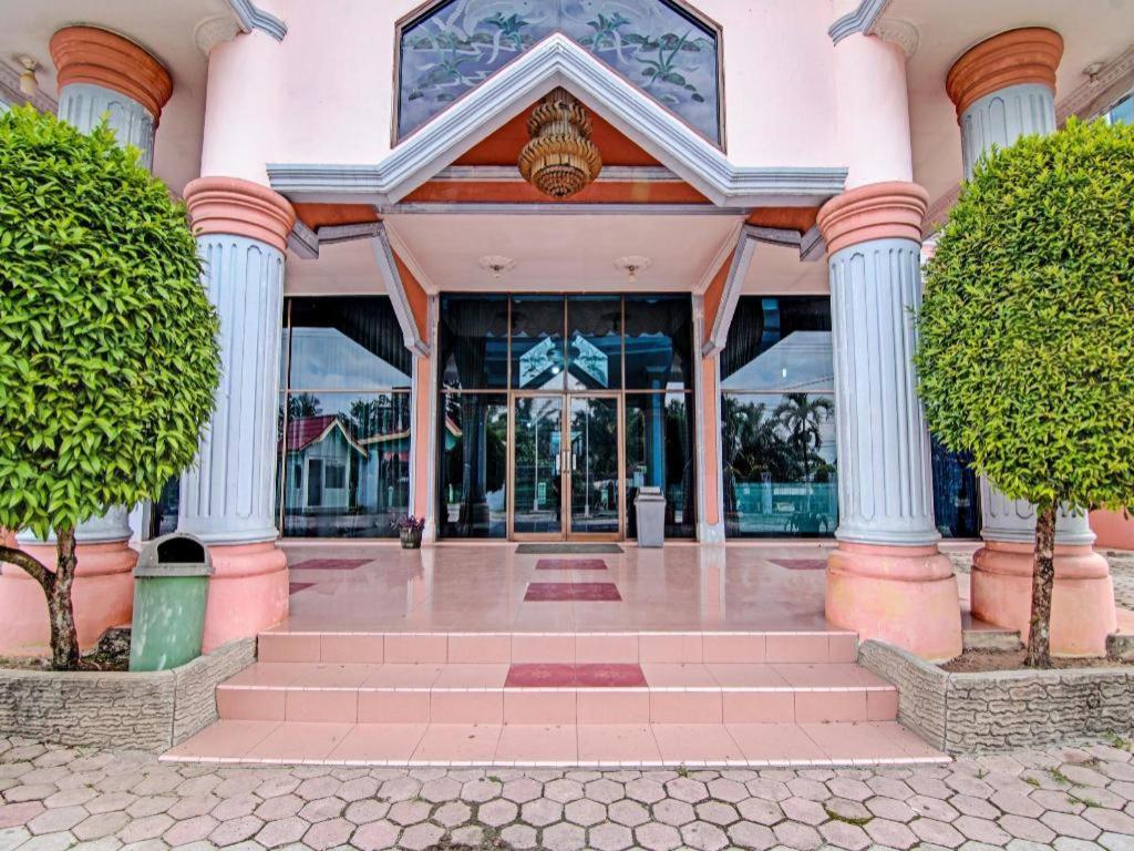 Oyo 92551 Netra Hotel Ujunbatu ภายนอก รูปภาพ